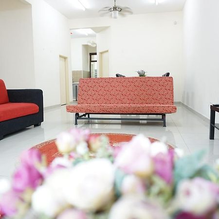 Warisan Indah Homestay Klia 1 Melayu Sahaja 세팡 외부 사진